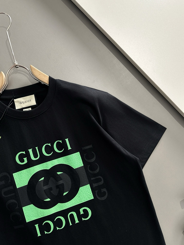 ブランドTシャツ側面デザイン